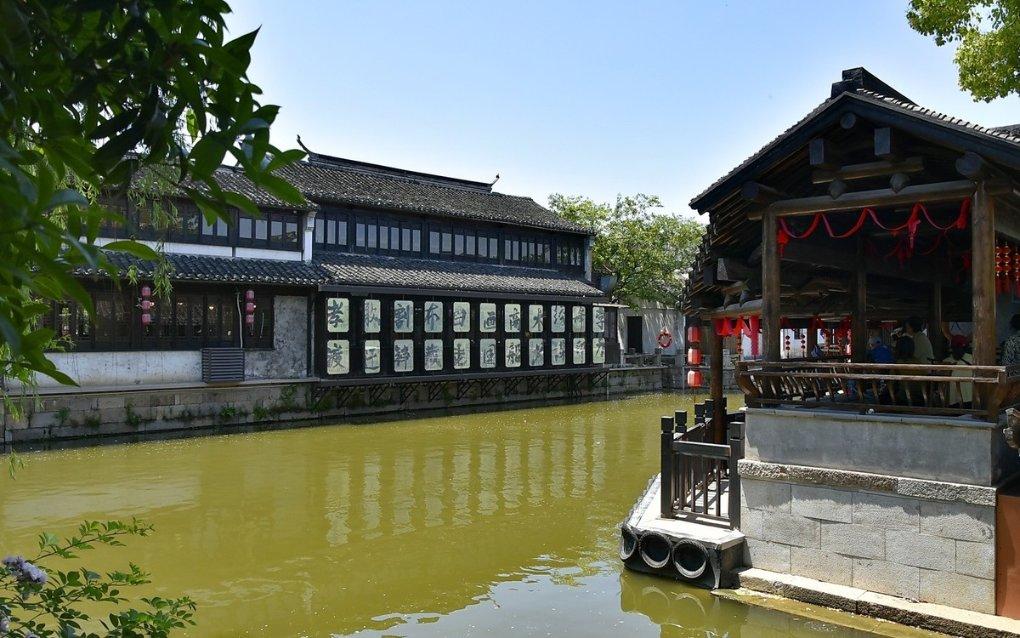 《查理和巧克力工厂》（电影）讲了什么故事？游戏画面